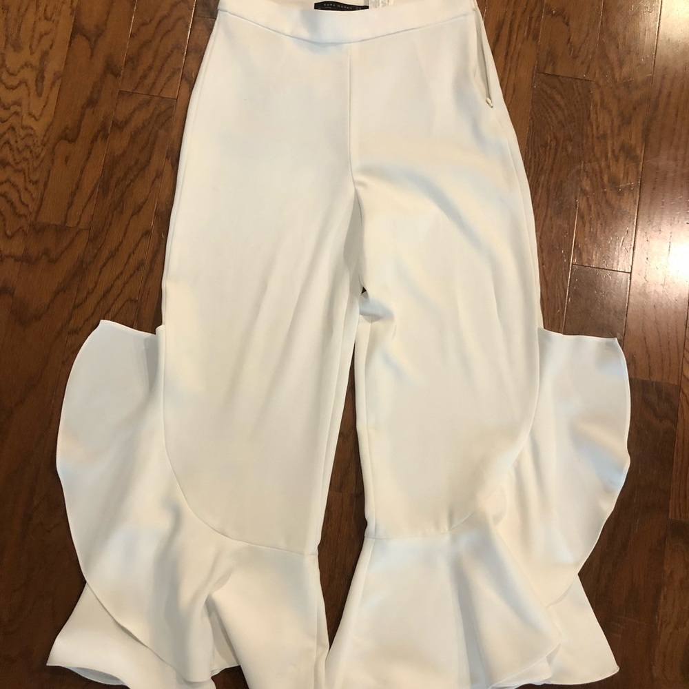 Zara women’s white pants - ruffle at bottom of leg